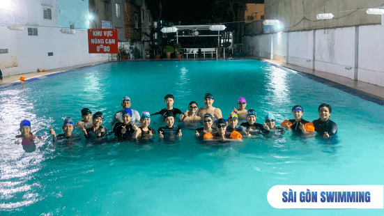 Hình ảnh học bơi dành cho người lớn ở Quận 12 
